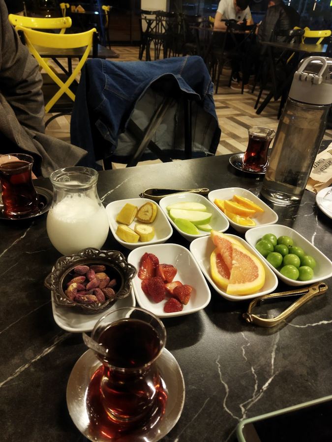 Çay ve ikramlar